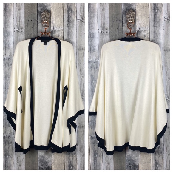 St. John Sweaters - St. John Contrast Trim Cashmere Kimono Size M/L
